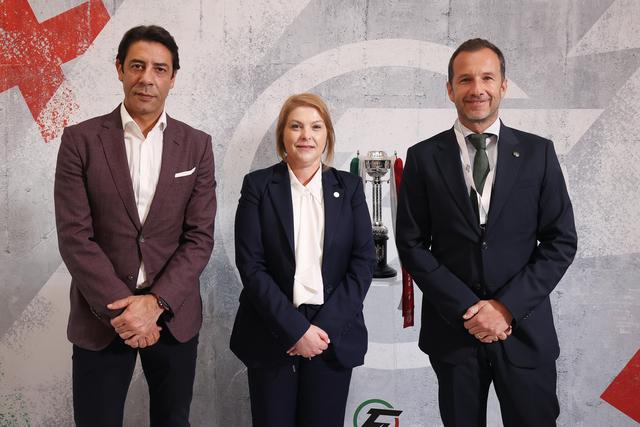 Rui Costa e Frederico Varandas com Helena Pires, CEO da FPF, na final da Taça de Portugal de futsal, disputada em Gondomar (Foto: FPF)
