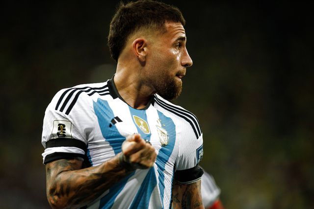 Otamendi treina 'na casa' de Messi