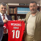 Pai de Kokçu oferece camisola do Benfica na Turquia
