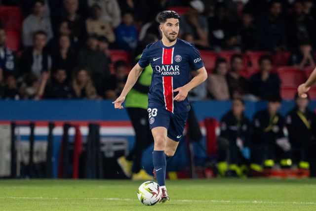 Carlos Soler na porta de saída do PSG