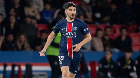 Carlos Soler na porta de saída do PSG