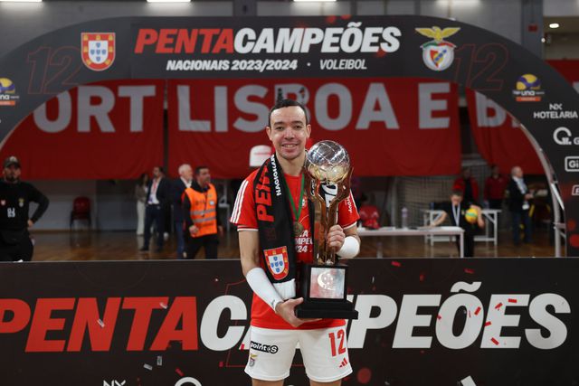 Benfica oficializa saída de mais um jogador