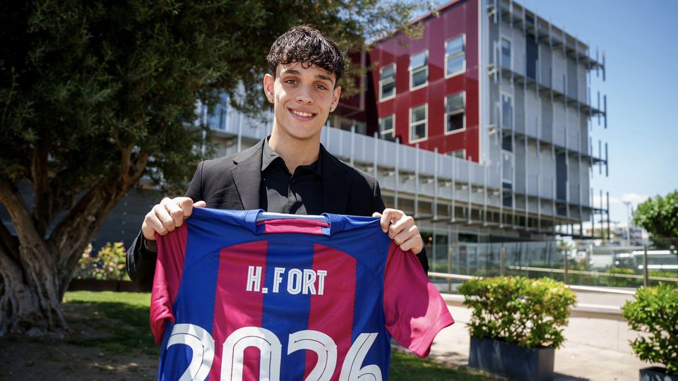 Oficial: Barcelona renova com jovem da formação