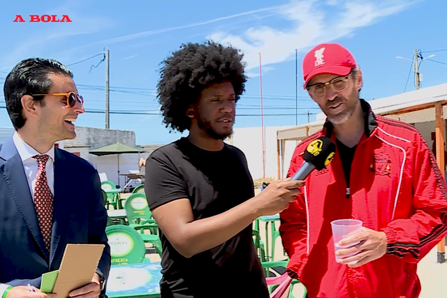 Carnabol: Klopp, Maldini e Beckham entram num campo...