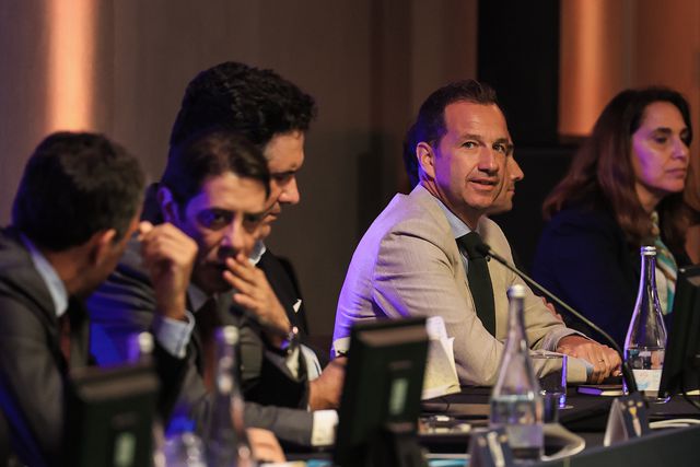 Cimeira de Presidentes: Nuno Catarino sentado entre Rui Costa e Varandas