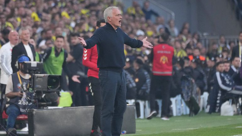 Ex-Fenerbahçe com duras críticas: «Mourinho devia despedir-se»