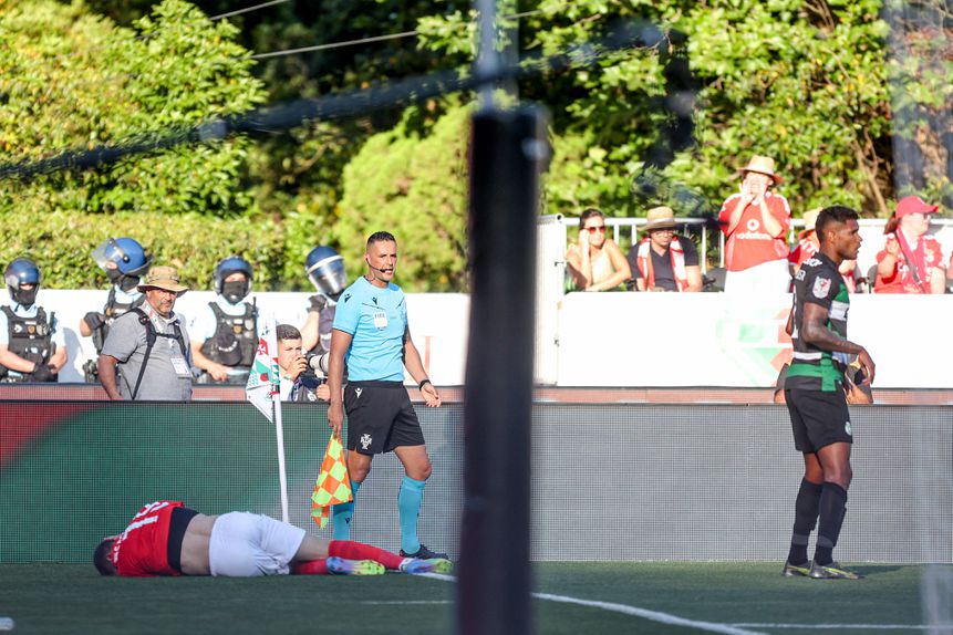 Matheus Reis agrediu Belotti, com o italiano a ser pisado na cabeça quando estava no chão