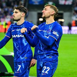 Pedro Neto foi titular pelo Chelsea na final com o Betis