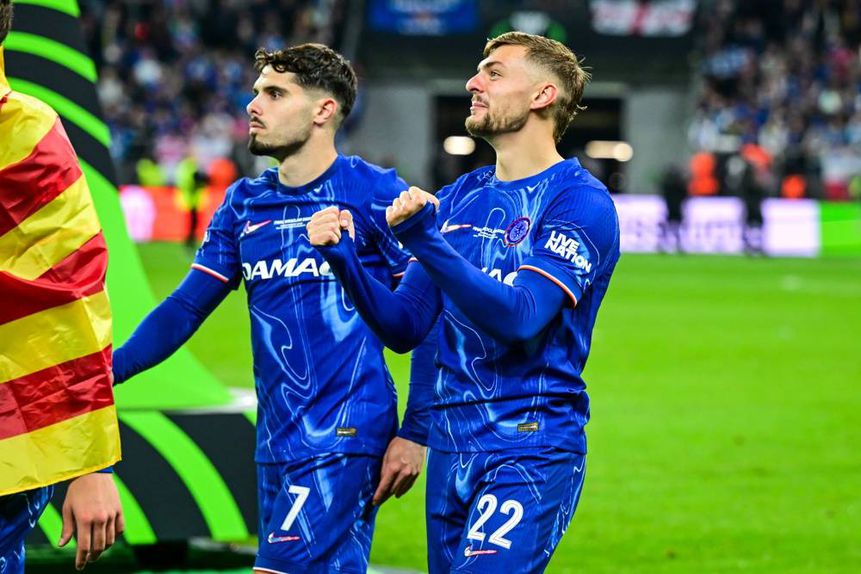 Pedro Neto foi titular pelo Chelsea na final com o Betis