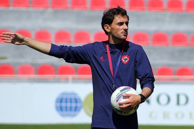 Oficial: Oliveirense anuncia saída do treinador