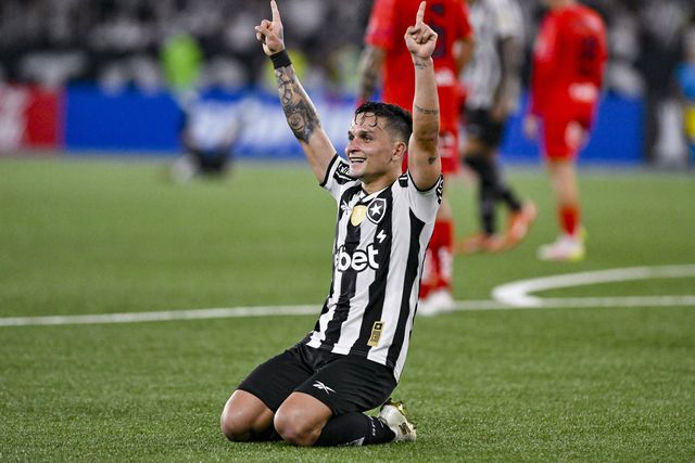 Artur, extremo no Botafogo