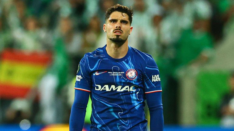 Betis-Chelsea: Pedro Neto bem tenta rumar contra a maré