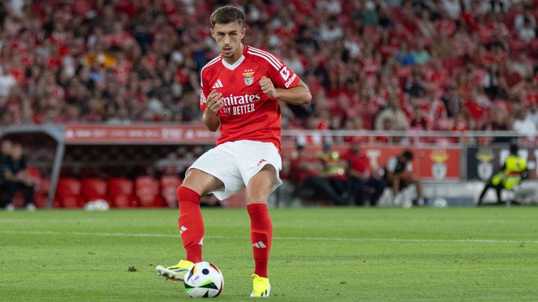 A sério? Será mesmo este o equipamento principal do Benfica em 2025/26?