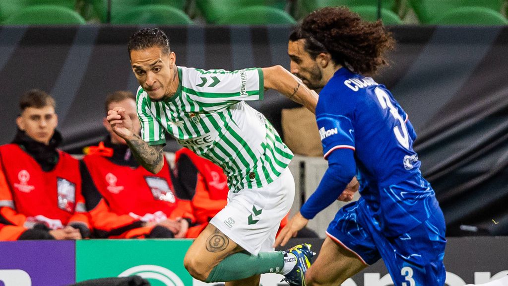 Duas assistências do suspeito do costume e o Chelsea salta para a frente