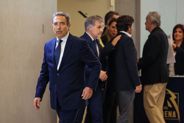 Frederico Varandas recebeu miniatura do troféu da Liga