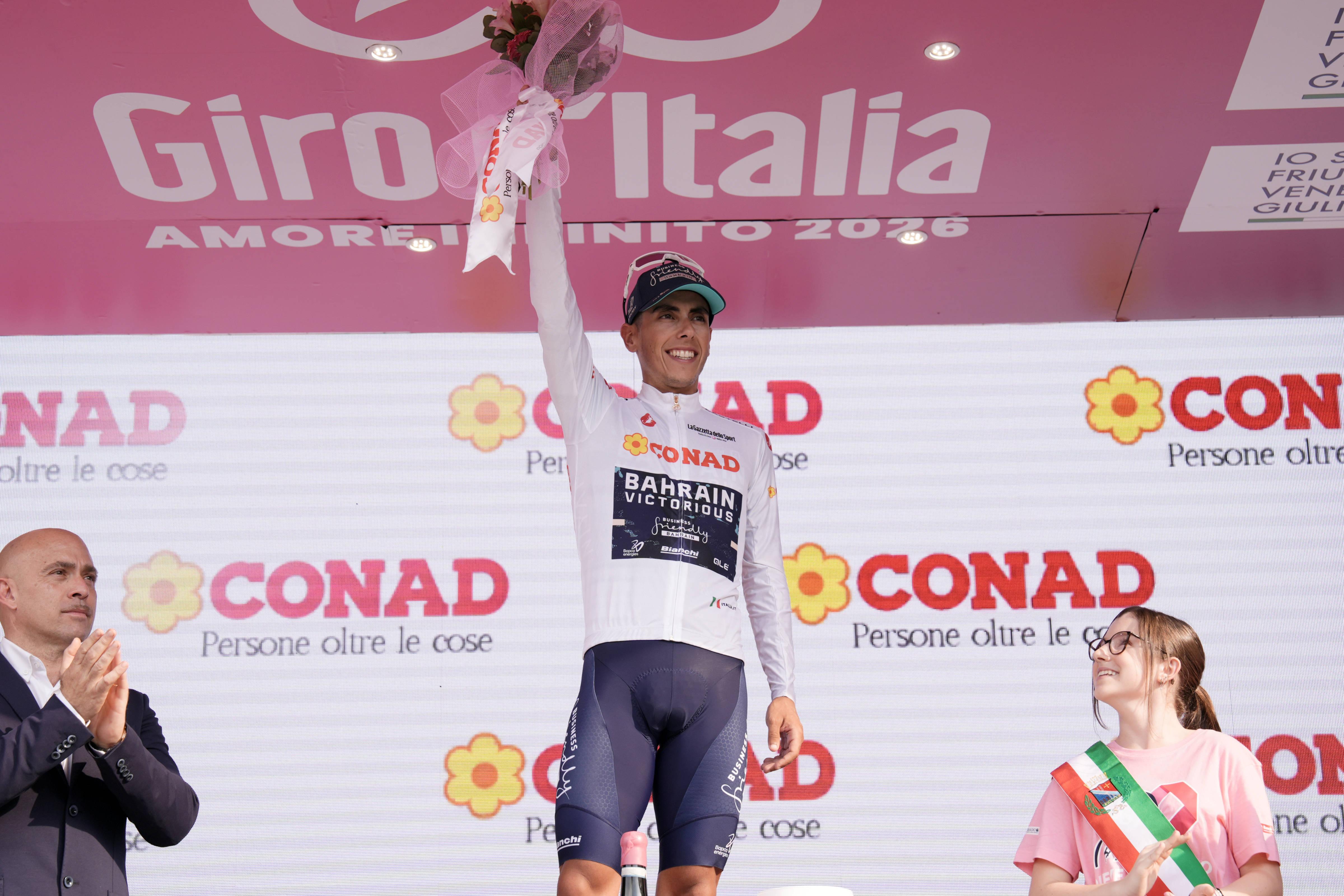 Afonso Eulálio continua com a camisola branca vestida na 18.ª etapa do Giro2026. IMAGO