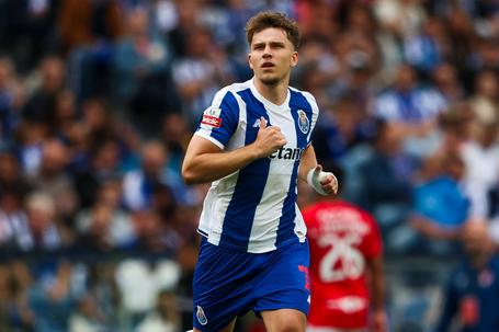 Oskar Pietuszewski continua ligado aos dragões até 2031 - Foto: FC Porto