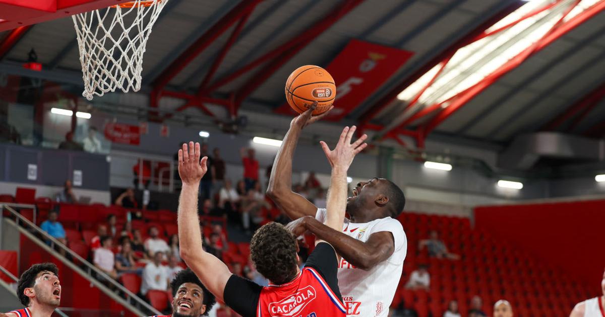 Benfica vence Oliveirense pela terceira vez e está na final do campeonato