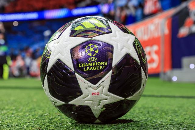 Bola da final da Champions da época passada