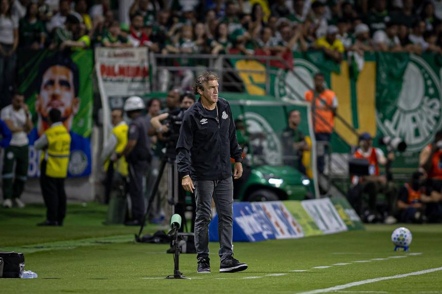 Cuca, treinador do Santos