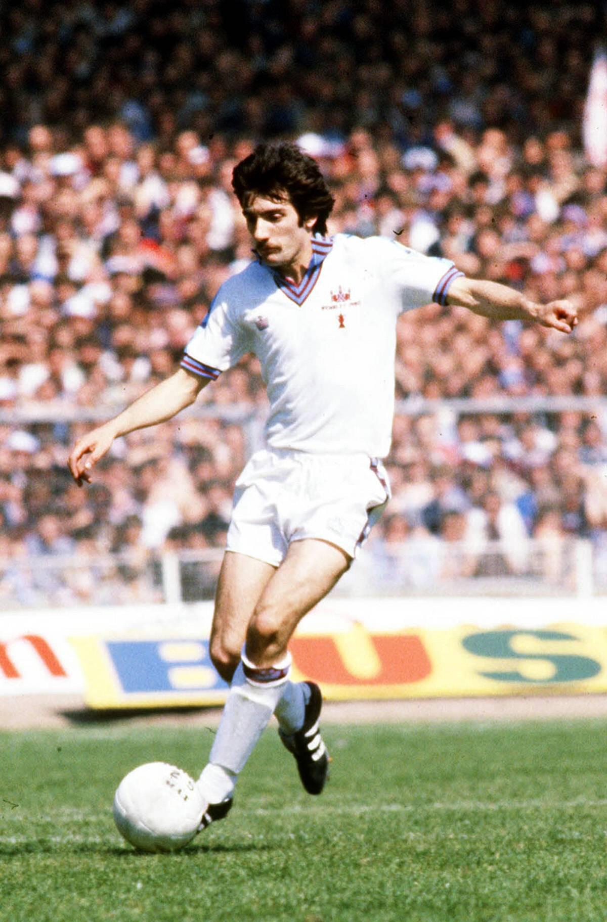 West Ham (1980/81) - Os hammers garantiram presença na Taça das Taças graças à conquista da FA Cup na temporada anterior. Ainda protagonizaram uma campanha notável, sendo eliminados apenas nos quartos pelo Dinamo Tbilisi, que venceria a competição.