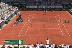Sinner tem colapso e está fora de Roland Garros