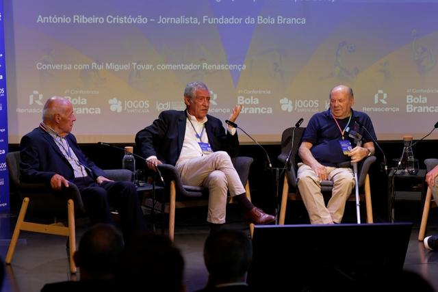 Fernando Santos e António Simões com Ribeiro Cristóvão e Rui Miguel Tovar