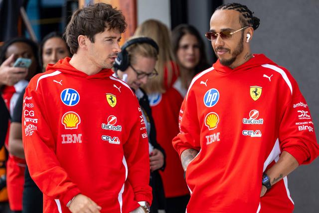 Charles Leclerc e Lewis Hamilton criaram o momento mais divertido da apresentação do Luce       Fotografia Imago