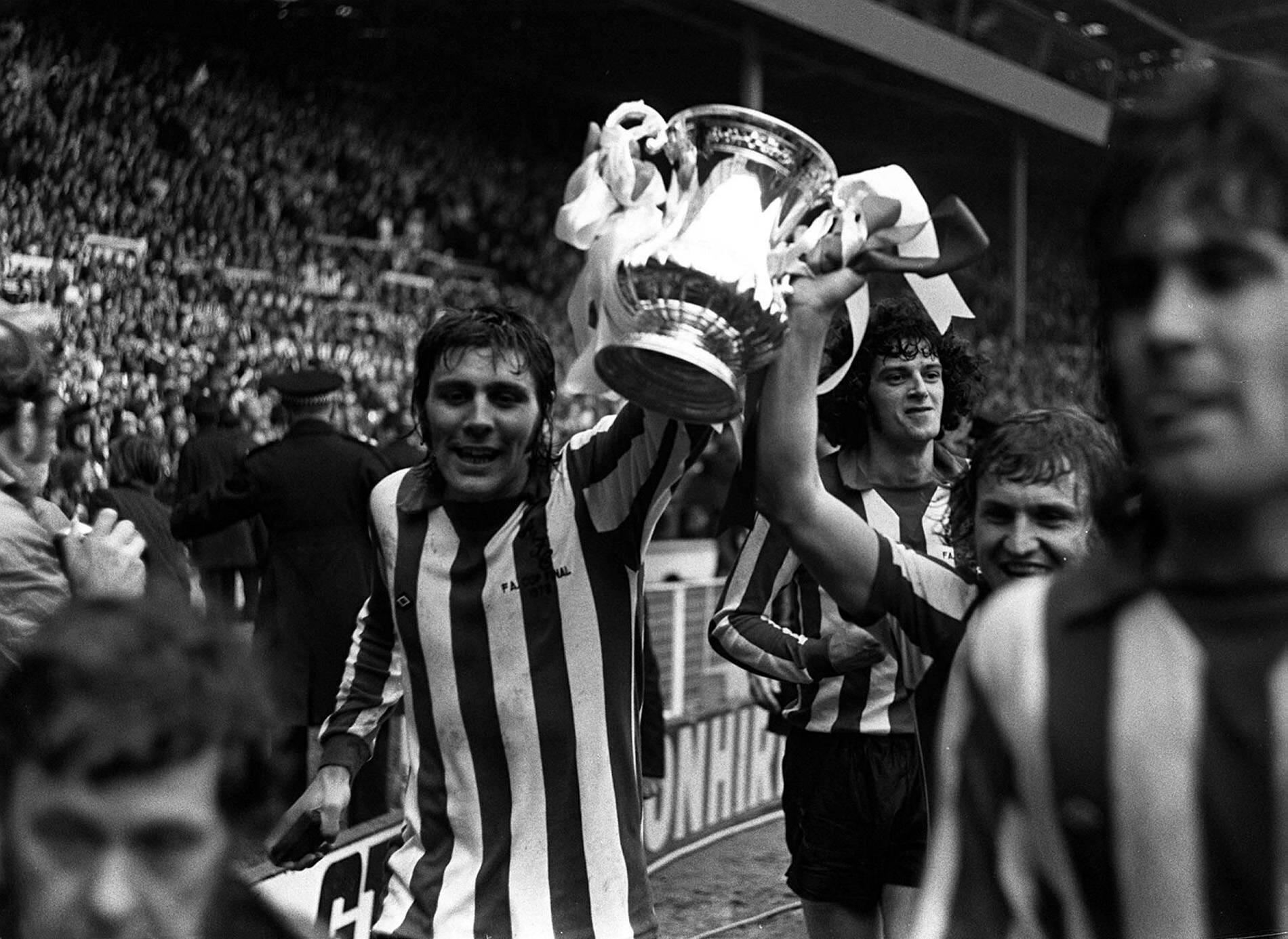Sunderland (1973/74) - Depois da conquista da FA Cup, na temporada antes, os 'black cats' foram à Taça das Taças, onde até passaram da 1.ª ronda — batendo o Vaas. Caíram, no entanto, na 2.ª, graças... ao Sporting.