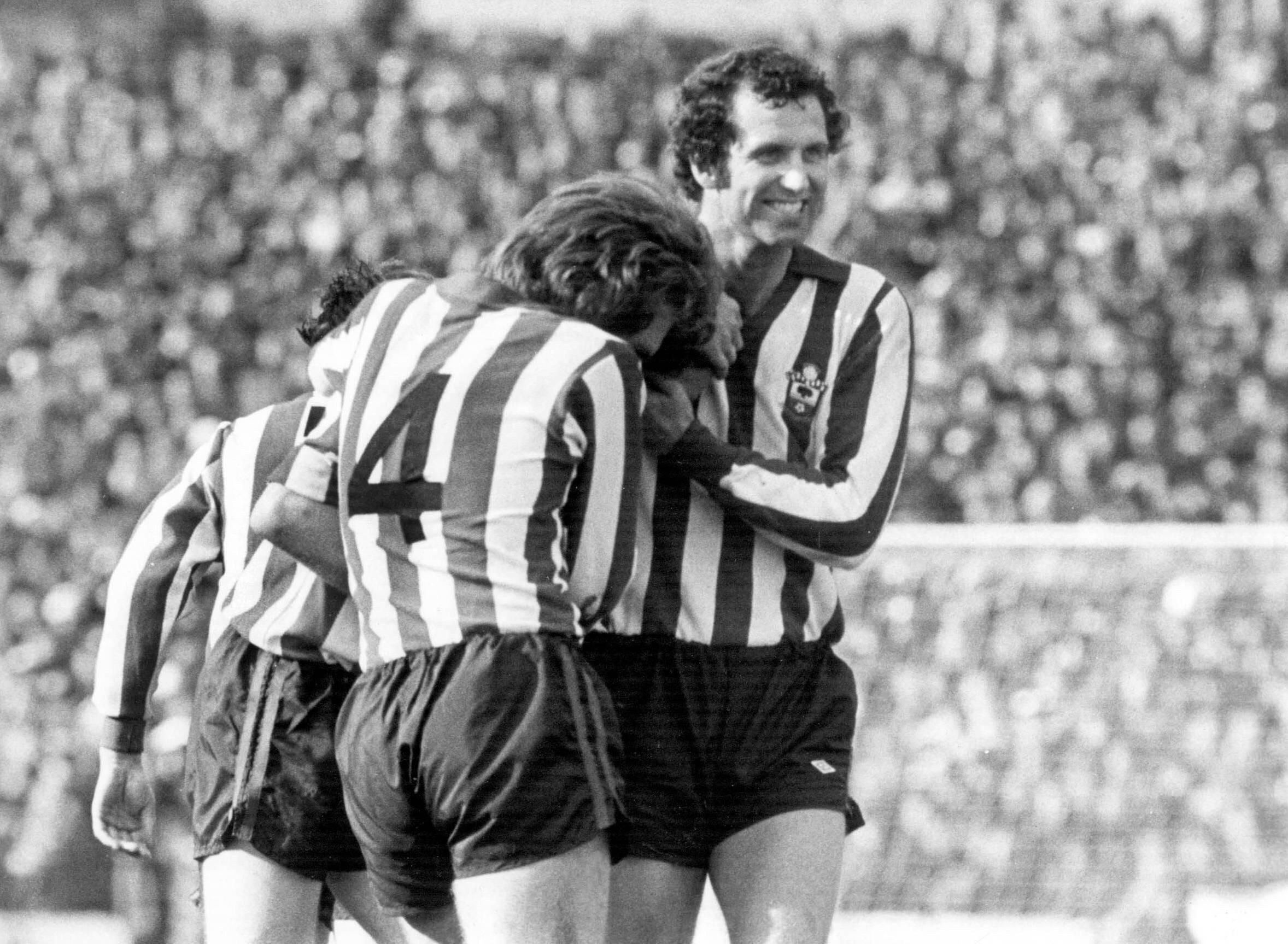 Southampton (1976/77) - Os 'saints' iam fazendo um brilharete europeu, mesmo estando na segunda divisão. Na Taça das Taças, eliminaram o Marselha e o Carrick Rangers, antes de saírem de cena nos quartos, às mãos do Anderlecht.