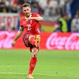 Fabian Schar é (um bom) futebolista, mas até podia trabalhar... na banca