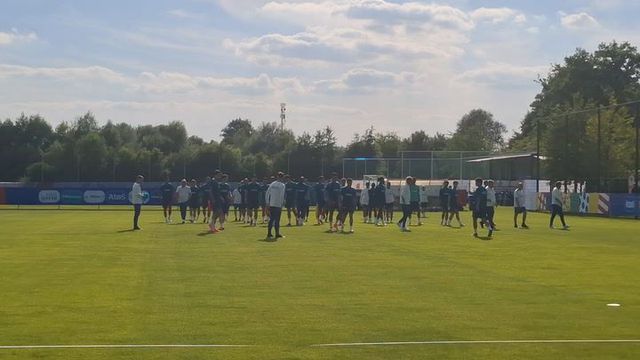 Seleção faz minuto de silêncio em homenagem a Manuel Fernandes