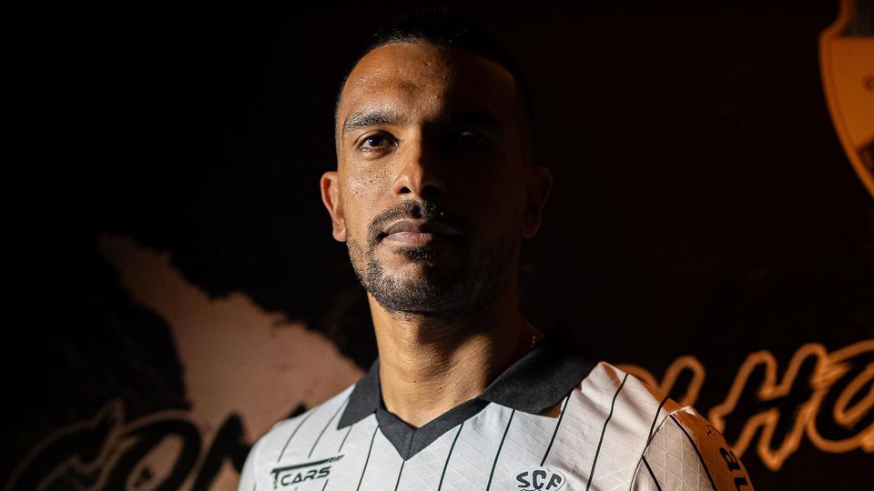 Lucas Áfrico reforça defesa do Farense