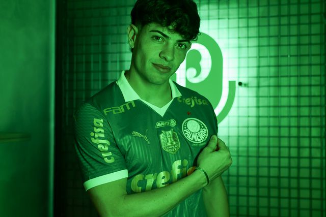 Lateral que esteve referenciado pelo Benfica é reforço para Abel no Palmeiras