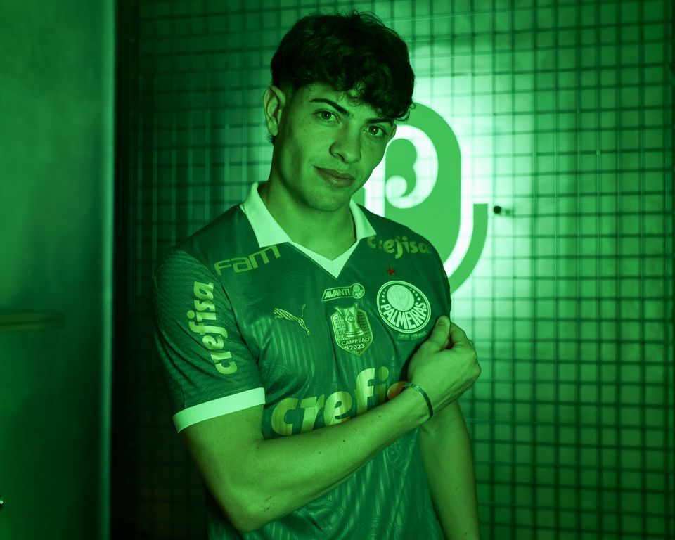 Lateral que esteve referenciado pelo Benfica é reforço para Abel no Palmeiras
