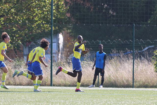 Benfica próximo de garantir central de 16 anos