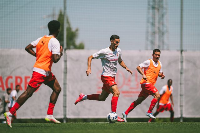 Treino matinal deste sábado do plantel arsenalista decorreu no Estádio Amélia Morais (Foto: SC Braga)