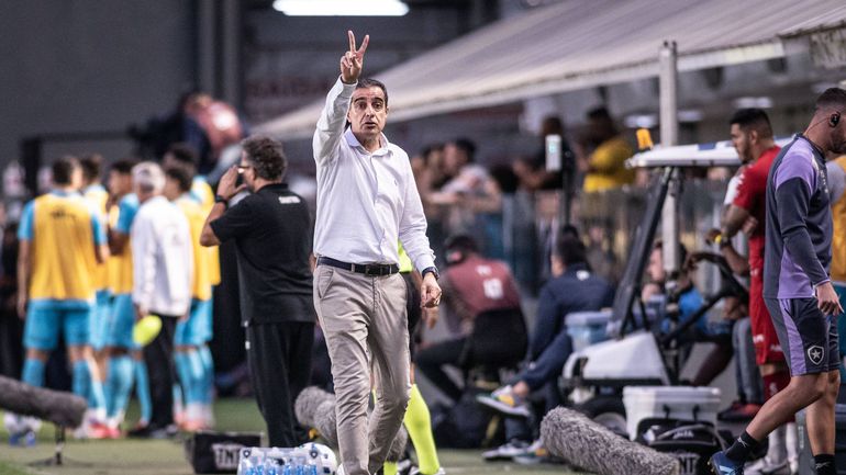 Textor explica demissão de Renato Paiva: «Palmeiras não é o PSG»