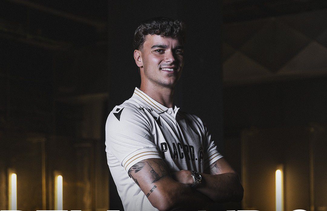 Mercado oficial: central formado no Benfica é reforço do V. Guimarães