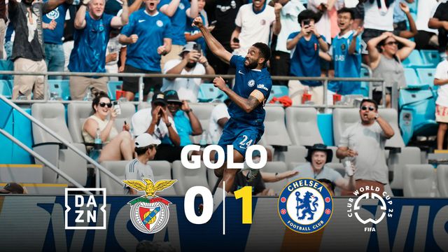 De herói a vilão! Em que estaria Trubin a pensar no golo de James?