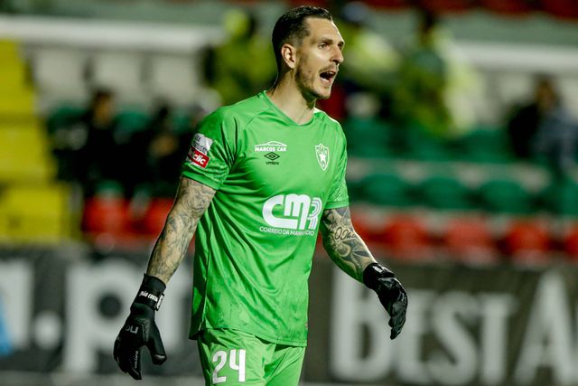 Depois de meia época ao serviço do Estrela da Amadora, guarda-redes português está de regresso ao FC Porto, clube onde se formou