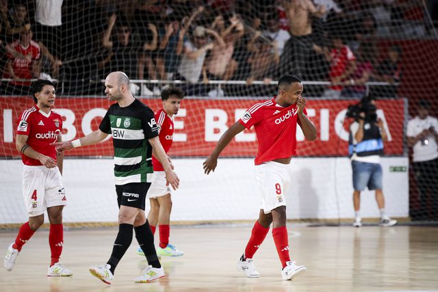 A desilusão de Taynan, após o Sporting ter sido derrotado pelo Benfica no Jogo 4 da final