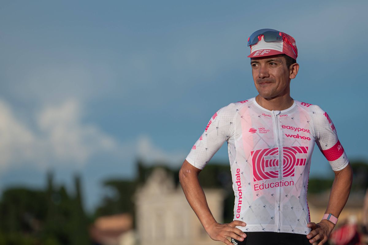 Richard Carapaz falha Tour devido a infeção gastrointestinal