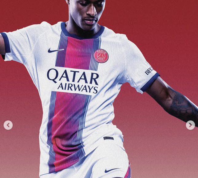 Nuno Mendes com a nova camisola do PSG
