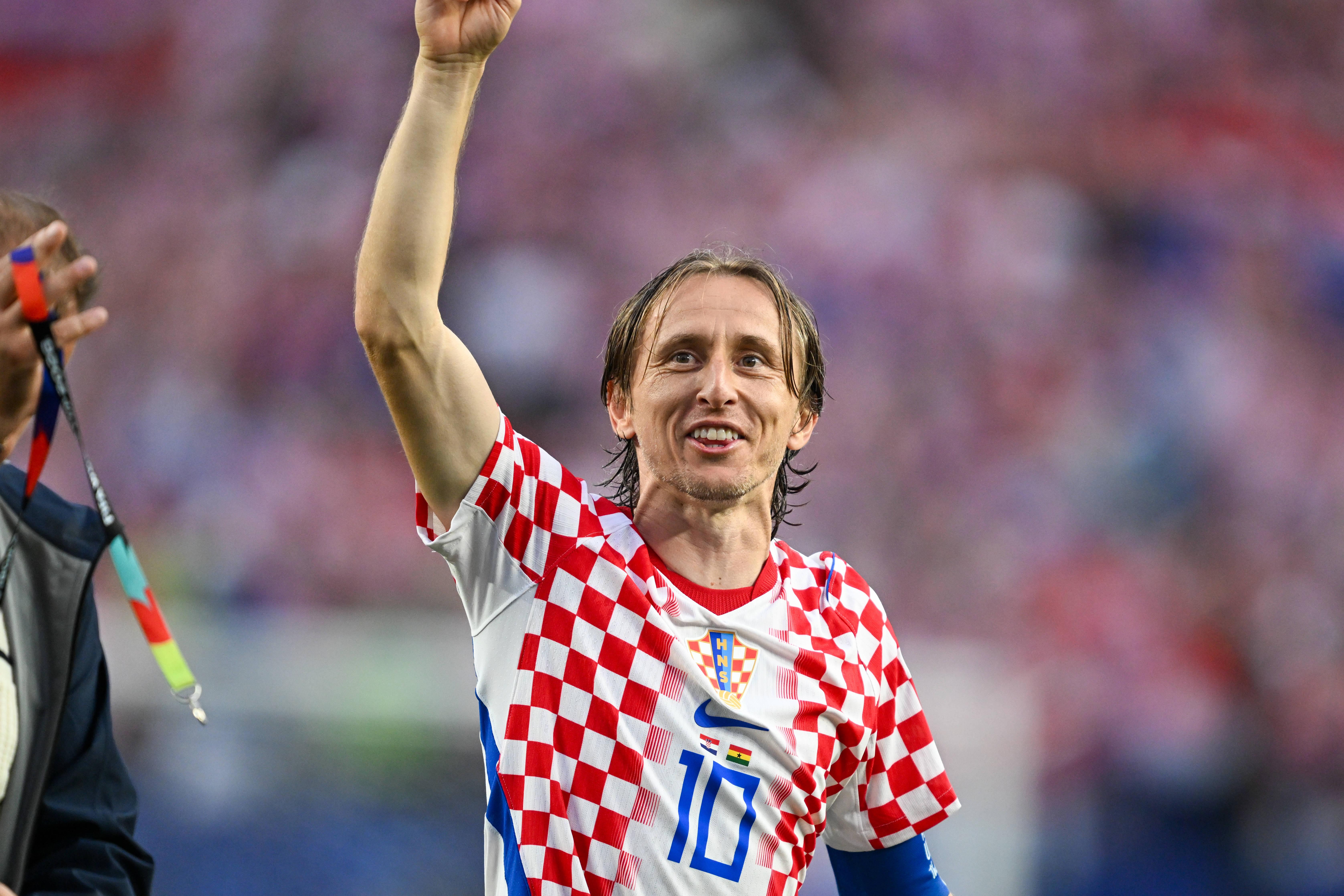 Luka Modric tornou-se no mais velho de sempre a assistir em Mundiais, com 40 anos