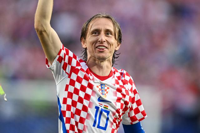 Luka Modric tornou-se no mais velho de sempre a assistir em Mundiais, com 40 anos