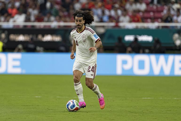 Cucurella foi titular em todos os jogos de Espanha e tem mostrado o motivo de o Real Madrid de José Mourinho tê-lo contratado ao Chelsea: fiabilidade em todos os sentidos - Foto: IMAGO