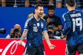 Messi festeja com Otamendi