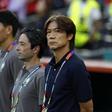 Hong Myung-Bo, selecionador da Coreia do Sul, ao lado do português e adjunto João Aroso