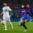 Rafa e Lenglet em Camp Nou, num jogo da fase de grupos da Champions entre Barcelona e Benfica (0-0), em 2021 — Foto: IMAGO